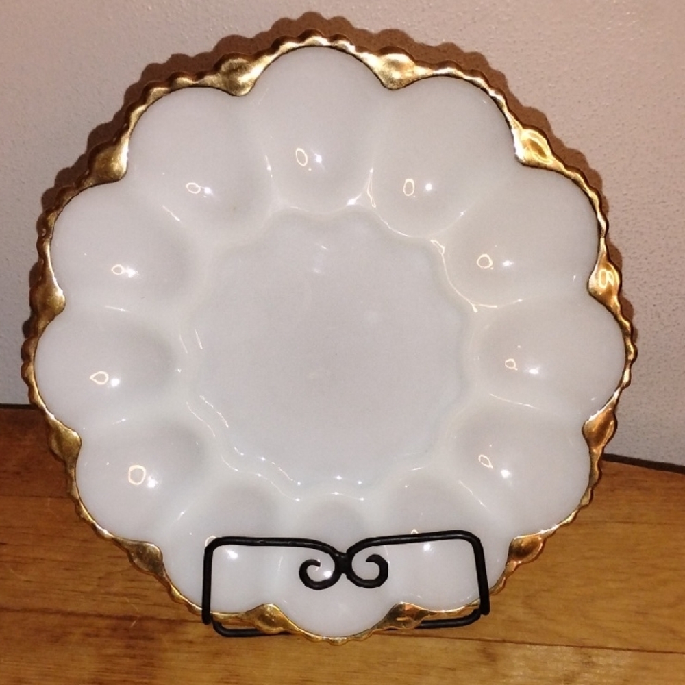 Vintage Hazel Atlas Egg PlateMilk Glass W/Gold Gilded Edge Beautiful - Picture 1 of 4